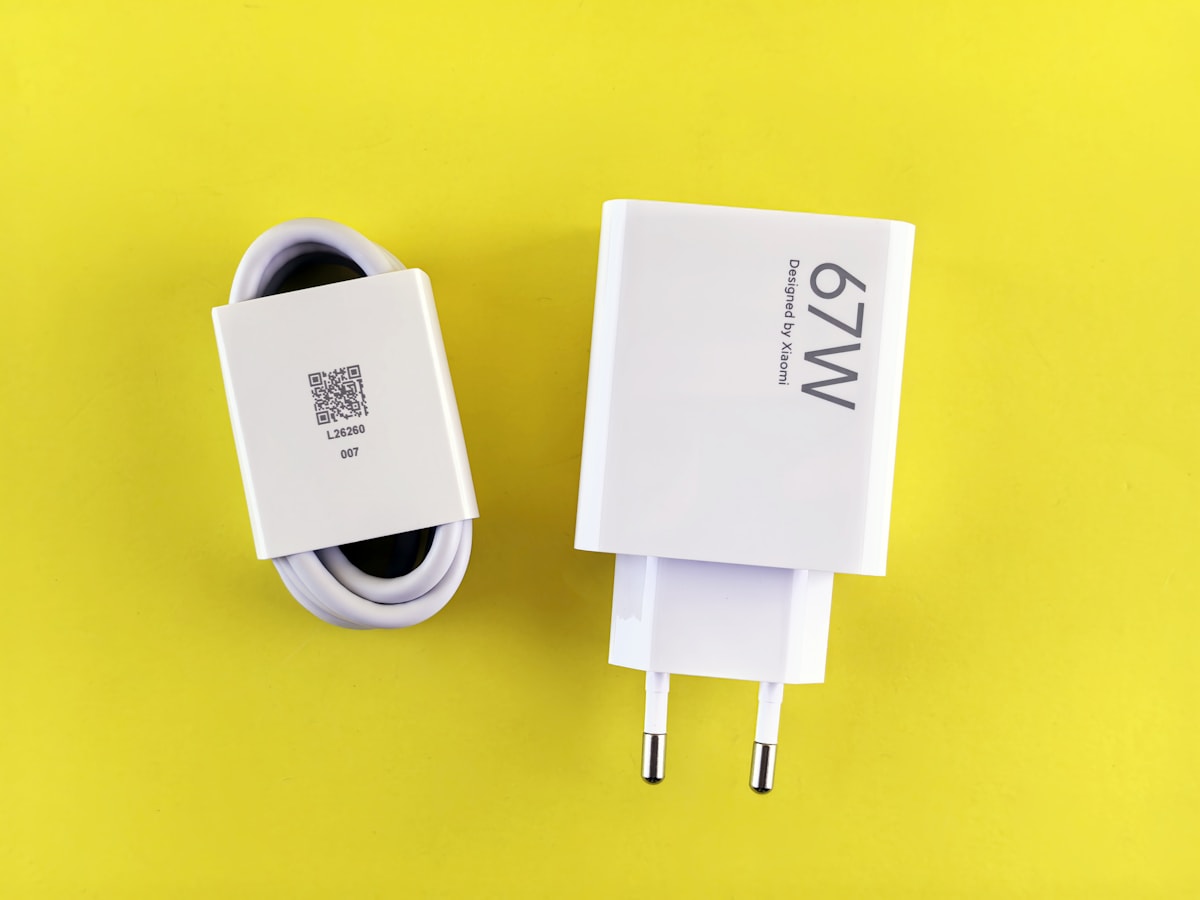 Fast-Charging Adapter – view 1